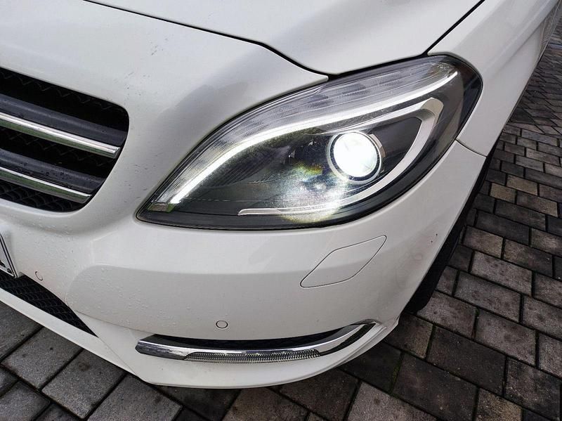 Gebraucht Mercedes B180 109 PS (80 kW) 2013 Weiß Van / Kleinbus