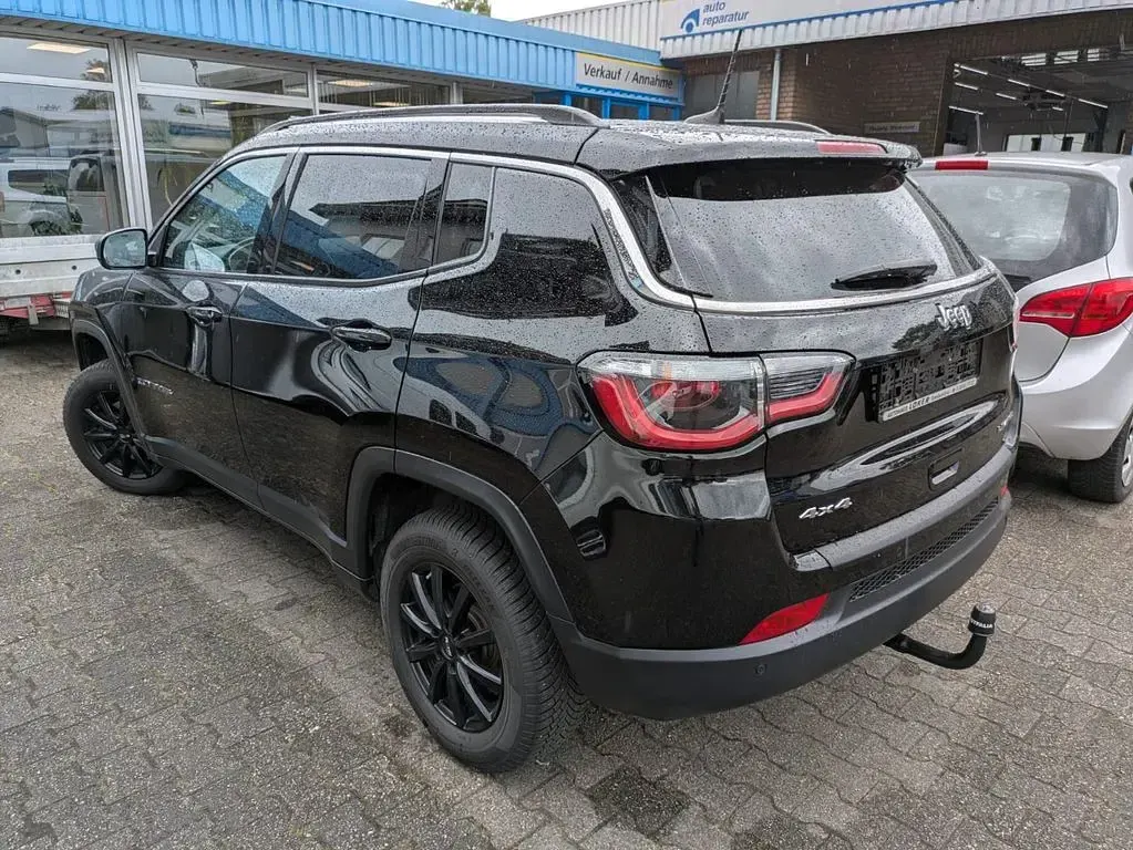 Gebraucht Jeep Compass Limited 170 PS (125 kW) 2018 Schwarz SUV
