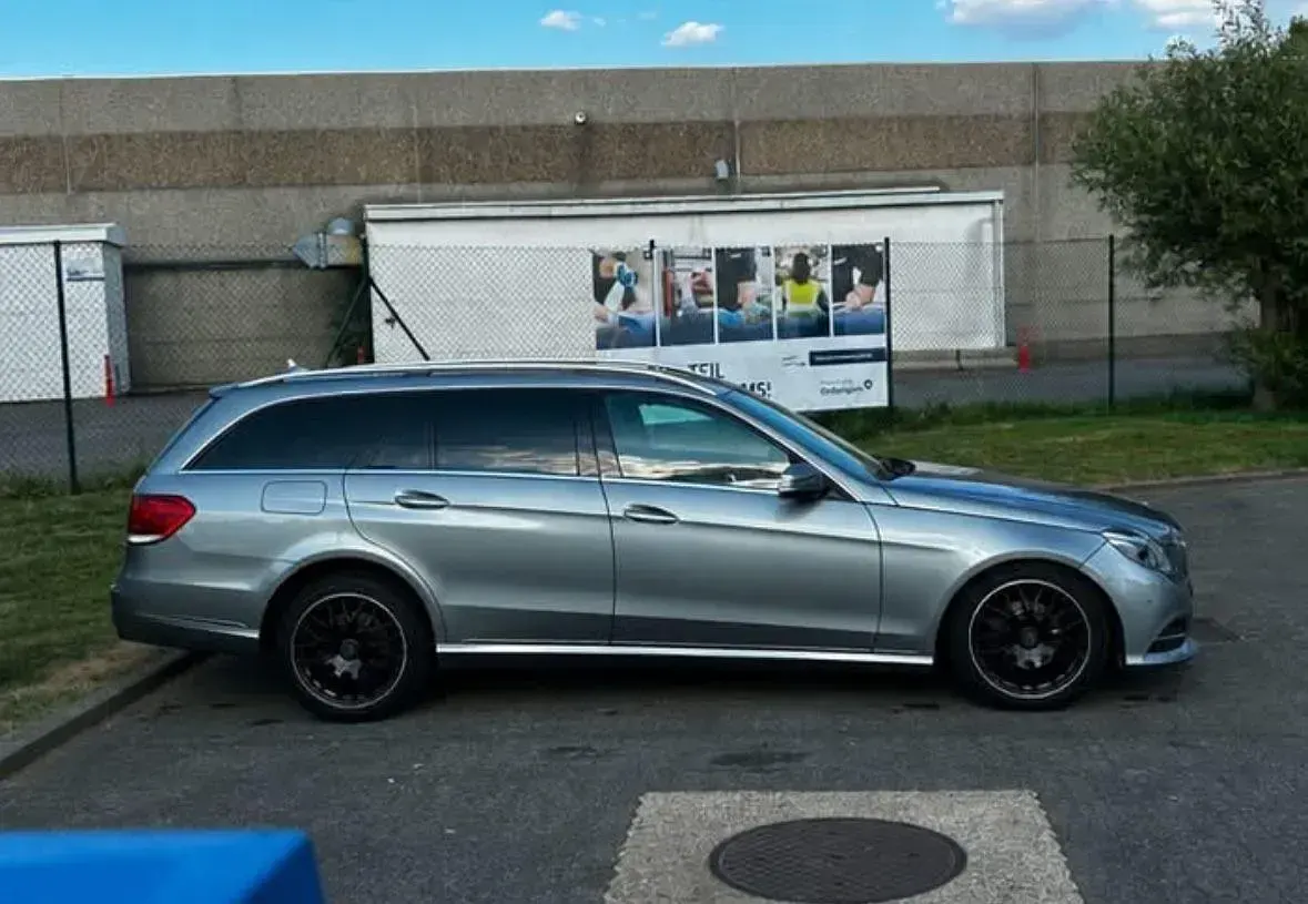 Gebraucht Mercedes E220 Avantgarde 170 PS (125 kW) 2013 Grau Kombi