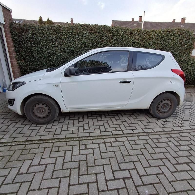 Gebraucht Hyundai i20 86 PS (63 kW) 2012 Weiß Kleinwagen