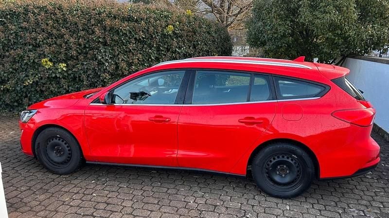 Gebraucht Ford Focus 125 PS (91 kW) 2020 Rot Kombi