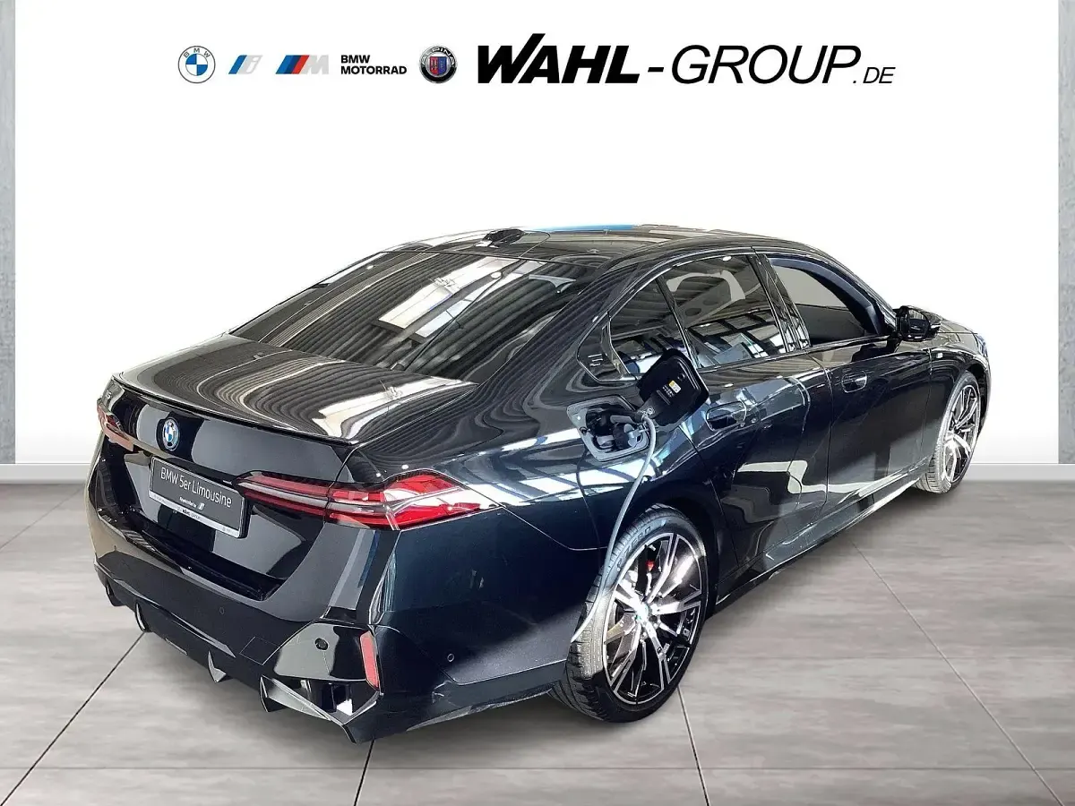 Gebraucht BMW i5 M Sport 442 kW (601 PS) 2025 Schwarz Limousine