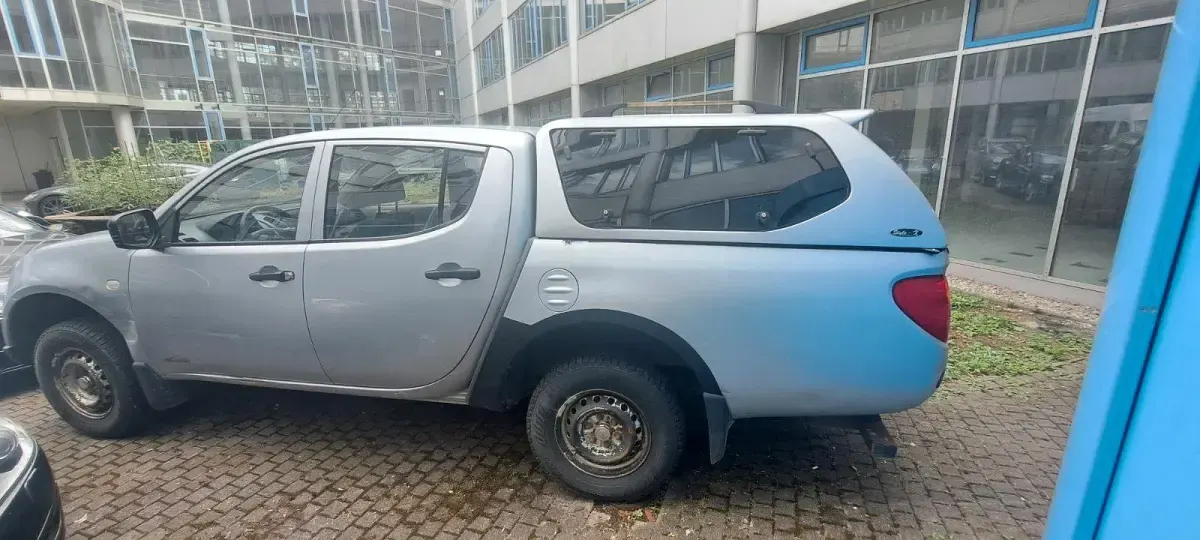 Gebraucht Mitsubishi L200 Invite 136 PS (100 kW) 2011 Grau Pickup