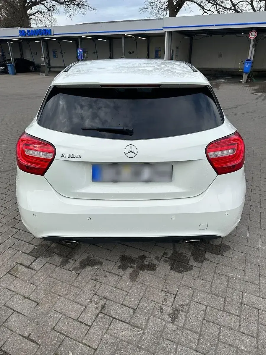 Gebraucht Mercedes A180 Style 122 PS (89 kW) 2014 Weiß Limousine