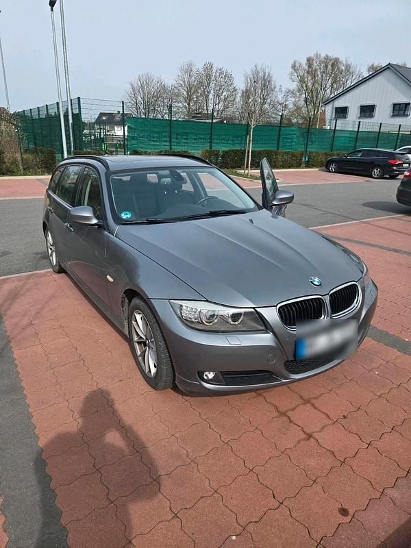 Gebraucht BMW 320 170 PS (125 kW) 2010 Grau Kombi