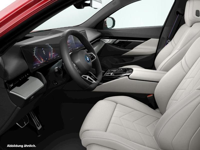 Gebraucht BMW i5 M Sport 250 kW (340 PS) 2025 Rot Kombi