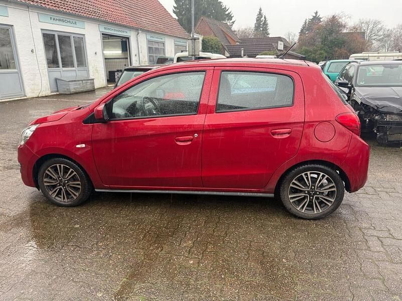 Gebraucht Mitsubishi Space Star Edition 71 PS (52 kW) 2018 Rot Limousine