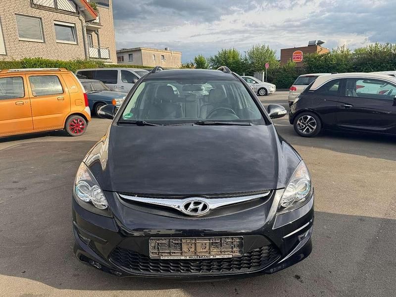 Gebraucht Hyundai i30 Classic 109 PS (80 kW) 2011 Schwarz Kombi