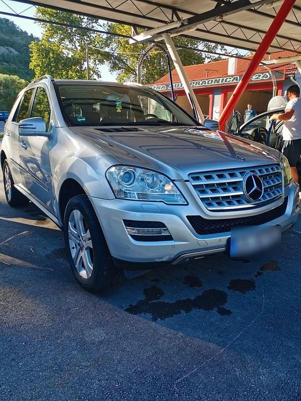 Gebraucht Mercedes ML350 231 PS (169 kW) 2011 Silber SUV