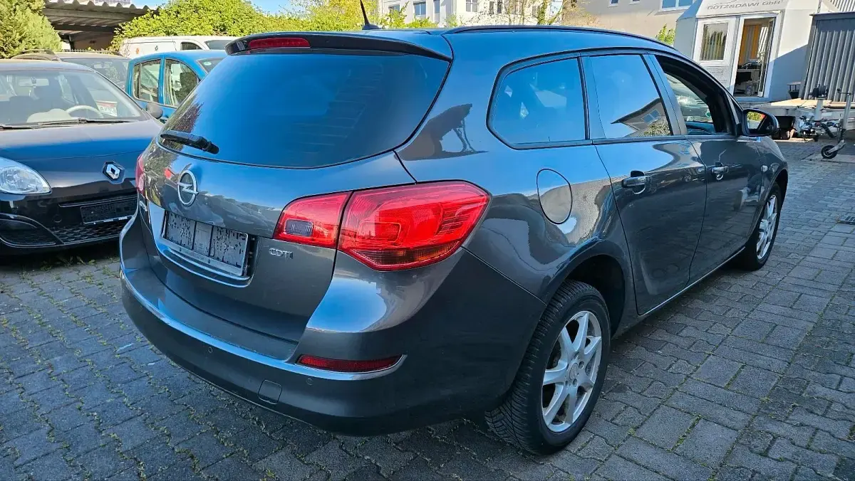 Gebraucht Opel Astra 110 PS (80 kW) 2011 Grau Kombi