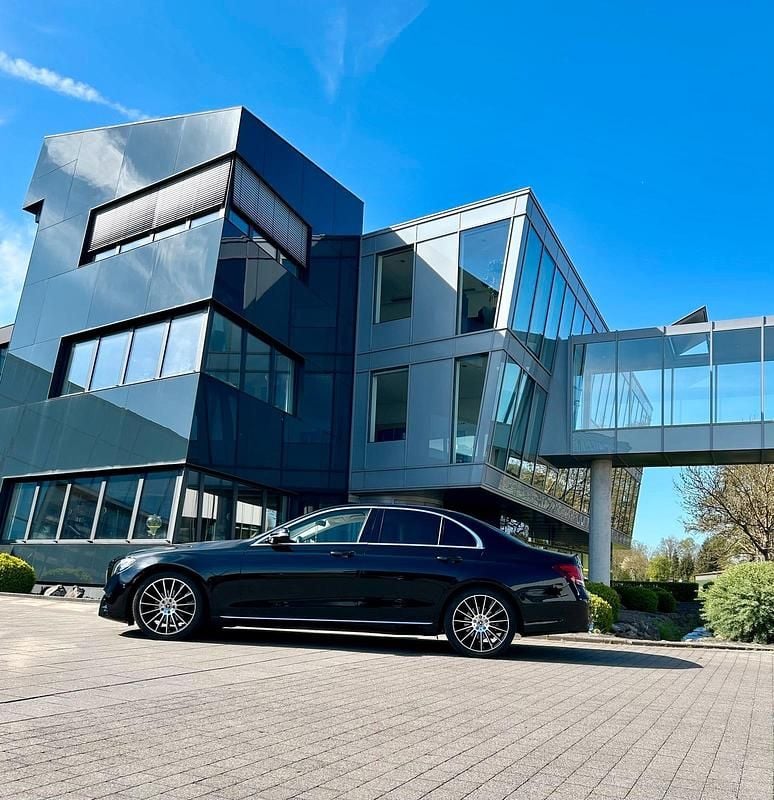 Gebraucht Mercedes E200 Avantgarde 150 PS (110 kW) 2019 Schwarz Limousine