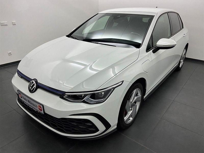 Weiß Gebraucht 2021 VW Golf VIII GTE Limousine | 22.590 € (Guter Preis) - Bild 1/4