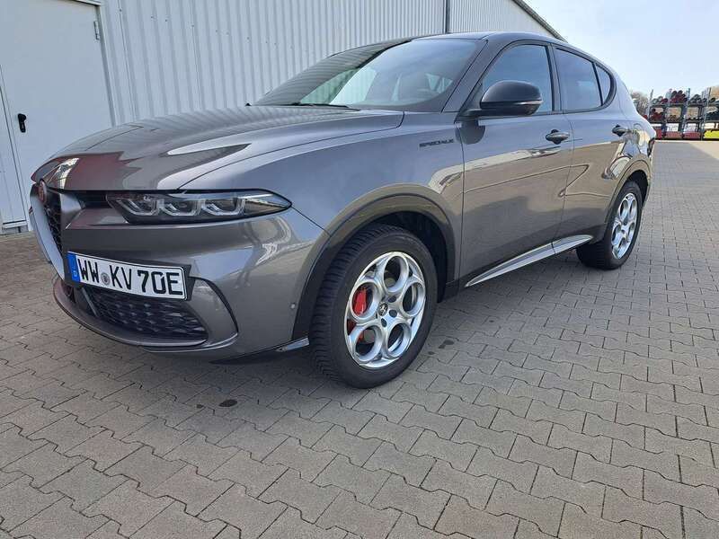 Grau Gebraucht 2023 Alfa Romeo Tonale Edizione Speciale SUV | 24.500 € - Bild 1/4