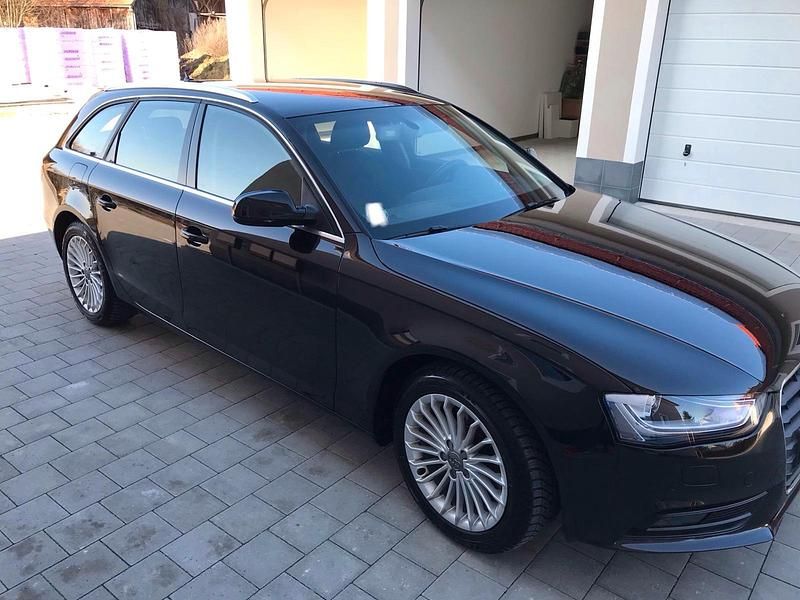Gebraucht Audi A4 Attraction 120 PS (88 kW) 2013 Schwarz Kombi