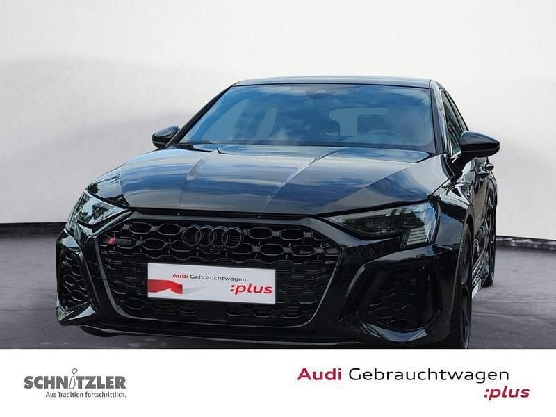 Mythosschwarz (metallic) Gebraucht 2024 Audi RS3 Sportback Ambiente Kleinwagen | 64.980 € (Teuer) - Bild 1/4