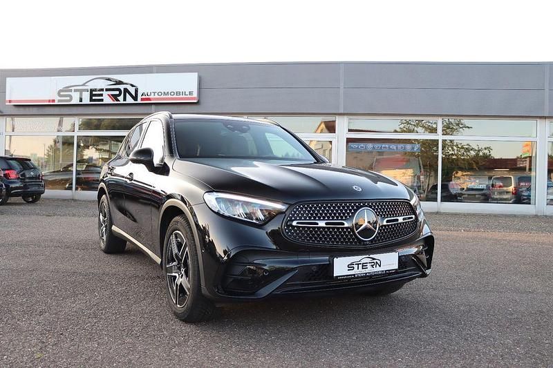 Obsidianschwarz Gebraucht 2024 Mercedes GLC220 AMG SUV | 51.990 € - Bild 1/4