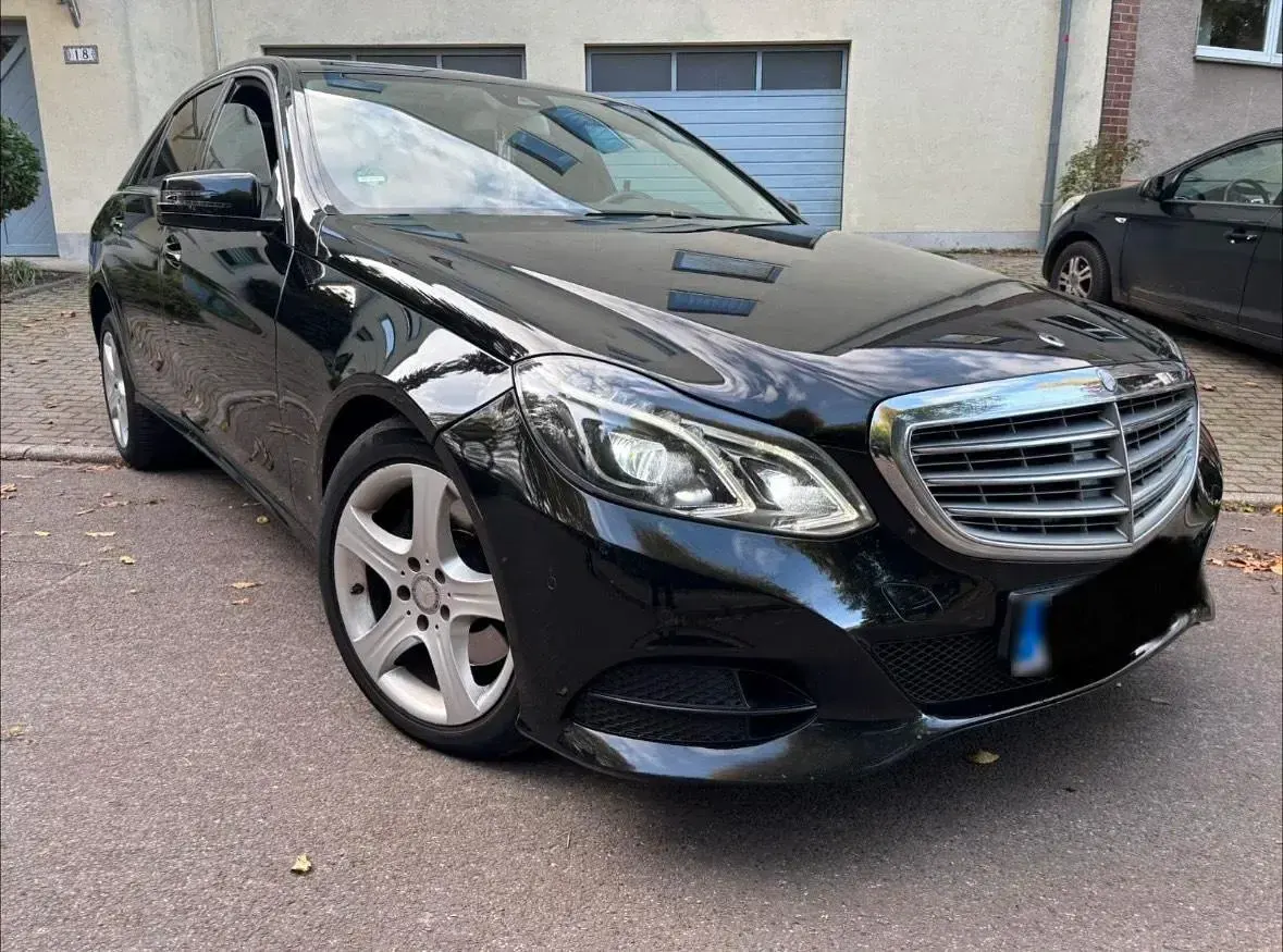 Gebraucht Mercedes E250 204 PS (150 kW) 2015 Schwarz Limousine