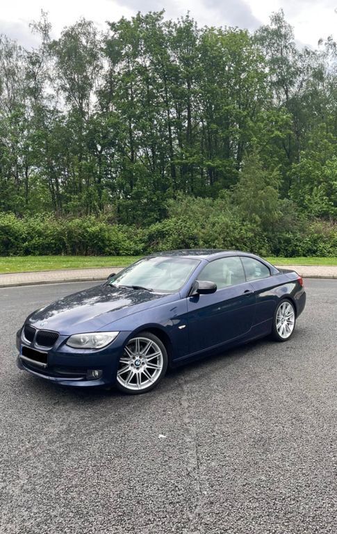 Blau Gebraucht 2010 BMW 318 Cabriolet Performance Cabrio | 12.900 € (Fairer Preis) - Bild 1/4