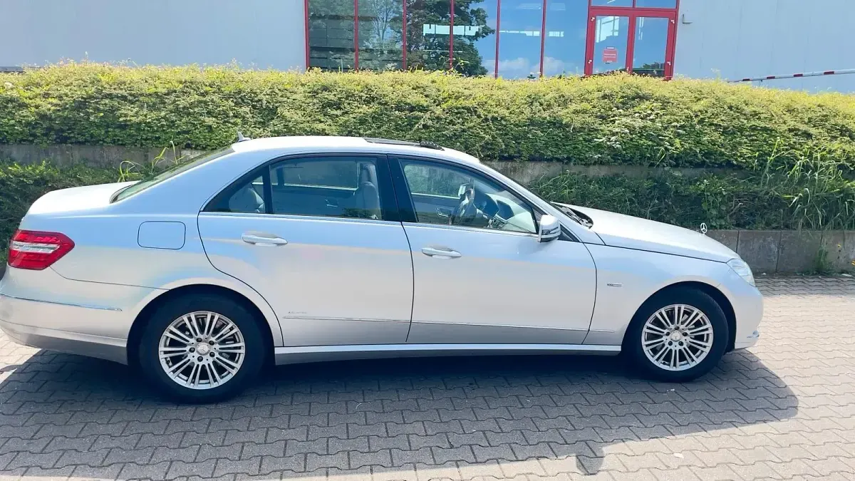Gebraucht Mercedes E220 170 PS (125 kW) 2009 Grau Limousine