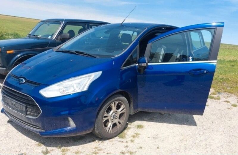 Blau Gebraucht 2014 Ford B-MAX Titanium Van / Kleinbus | 3.700 € - Bild 1/4