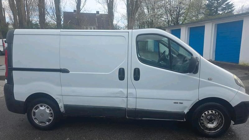 Gebraucht Renault Trafic 114 PS (83 kW) 2010 Weiß Van / Kleinbus