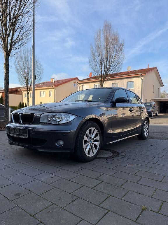 Grau Gebraucht 2007 BMW 118 Kleinwagen | 4.850 € (Fairer Preis) - Bild 1/4