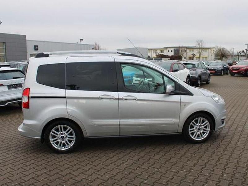 Gebraucht Ford Tourneo Courier Titanium 101 PS (74 kW) 2018 Silber Van / Kleinbus