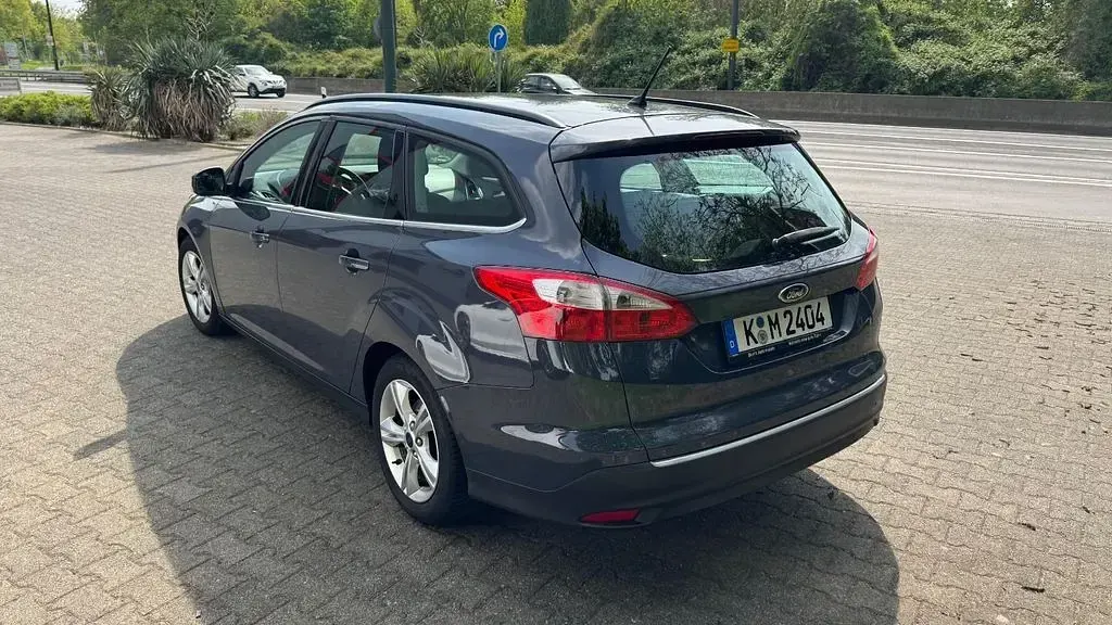 Occasion Ford Focus SYNC Edition 101 ch (74 kW) 2013 Bleue Berline