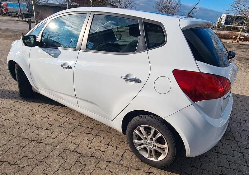 Gebraucht Kia Venga Spirit 128 PS (94 kW) 2012 Weiß Kleinwagen