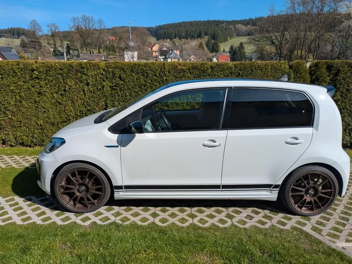 Używany VW e-up! Style 61 kW (83 KM) 2020 Biały Hatchback