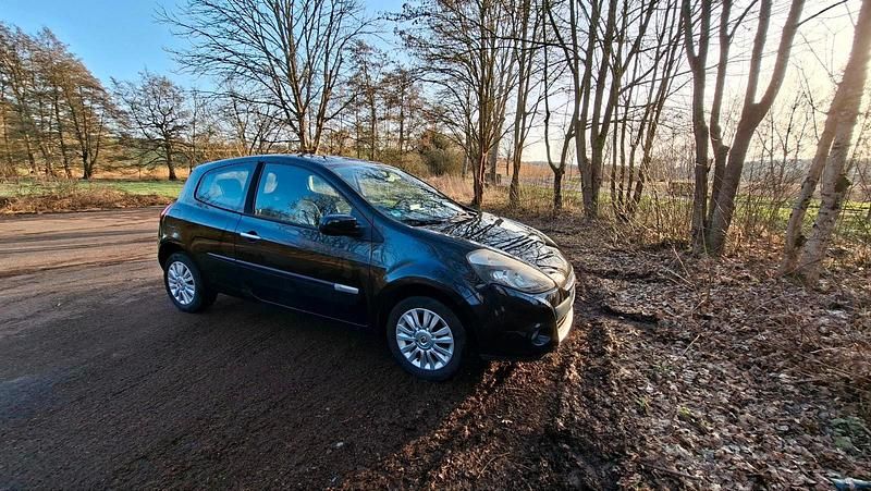 Gebraucht Renault Clio II 74 PS (54 kW) 2011 Schwarz Limousine