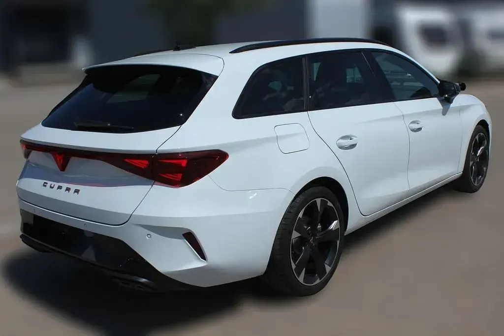 Neu Cupra Leon 204 PS (150 kW) 2026 Weiß Limousine