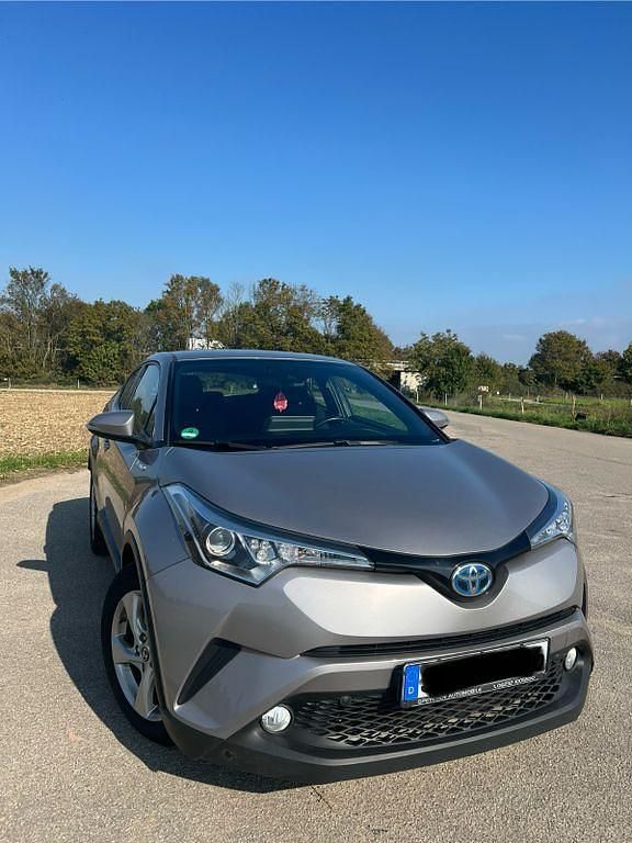 Grau Gebraucht 2017 Toyota C-HR SUV | 17.600 € (Fairer Preis) - Bild 1/4