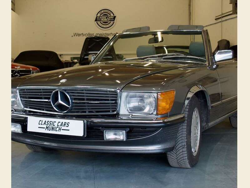 Grau Gebraucht 1987 Mercedes SL300 Cabrio | 31.900 € - Bild 1/4