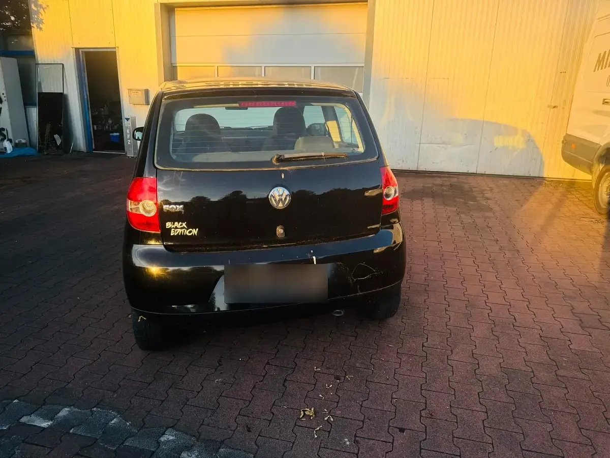 Gebraucht VW Fox 60 PS (44 kW) 2006 Schwarz Kleinwagen