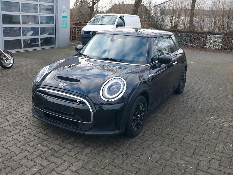 Gebraucht Mini Cooper SE Classic 135 kW (184 PS) 2023 Schwarz Kleinwagen