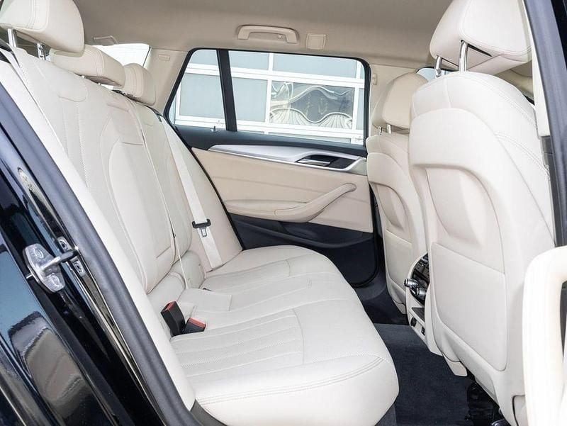 Gebraucht BMW 530e Sport Line 292 PS (214 kW) 2022 Schwarz Kombi