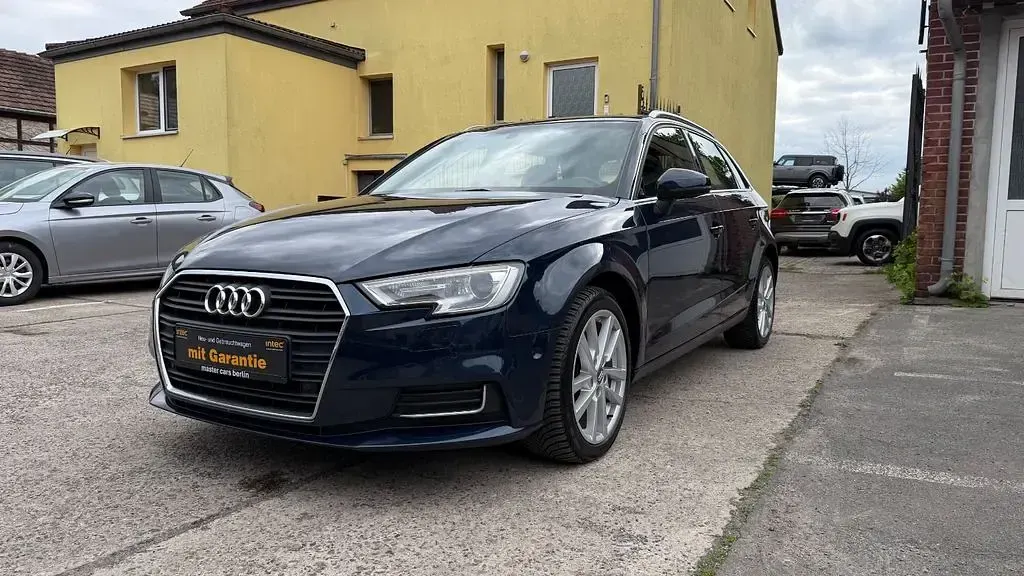 Używany Audi A3 Design 116 KM (85 kW) 2018 Niebieski Sedan/Limuzyna