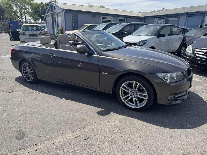Gebraucht BMW 320 Cabriolet 170 PS (125 kW) 2010 Grau Cabrio