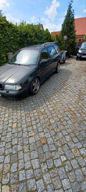 Schwarz Gebraucht 1999 Skoda Octavia Kombi | 999 € (Fairer Preis) - Bild 1/4