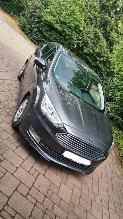 Grau Gebraucht 2015 Ford C-MAX Trend Van / Kleinbus | 12.990 € (Teuer) - Bild 1/4