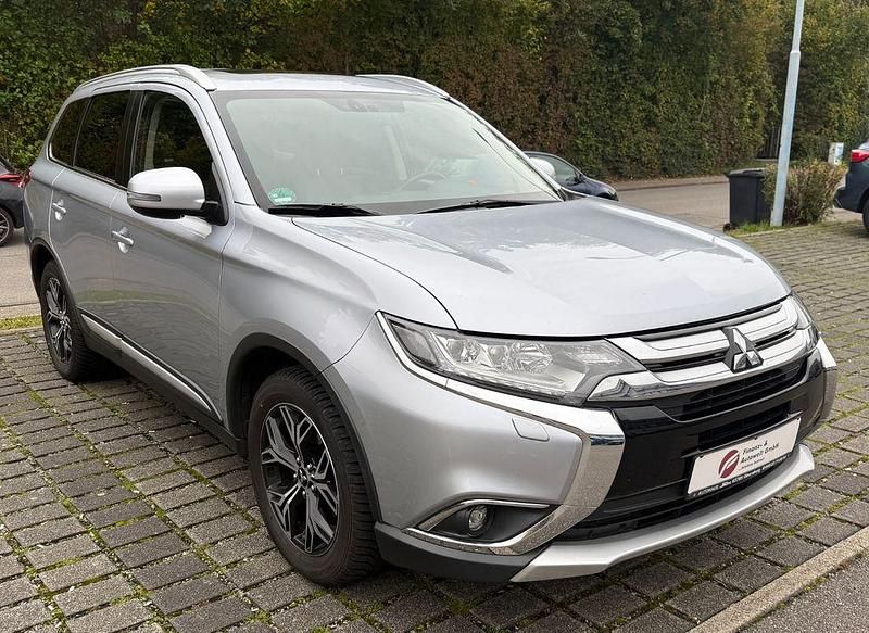 Gebraucht Mitsubishi Outlander Top 150 PS (110 kW) 2018 Cool silver SUV