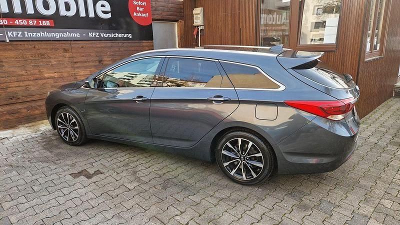 Gebraucht Hyundai i40 Style 165 PS (121 kW) 2016 Grau Kombi