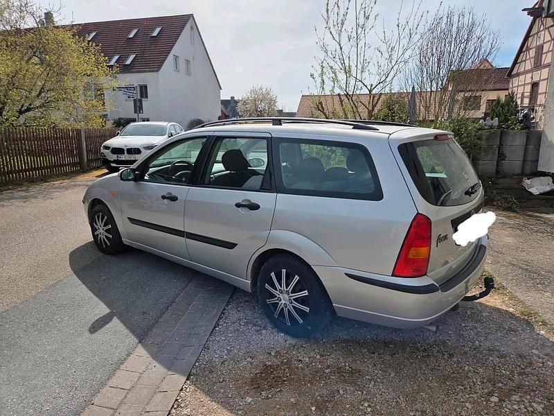 Gebraucht Ford Focus 115 PS (84 kW) 2004 Grau Kombi