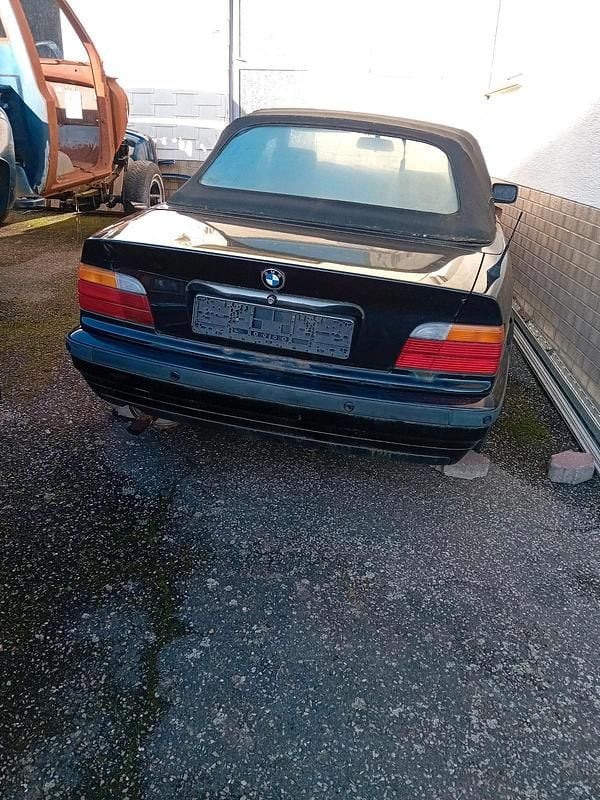 Schwarz Gebraucht 1994 BMW 318 Cabriolet Cabrio | 2.800 € - Bild 1/4