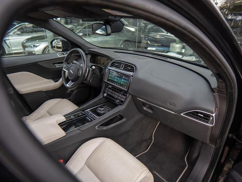 Gebraucht Jaguar F-Pace First Edition 381 PS (280 kW) 2016 Schwarz SUV