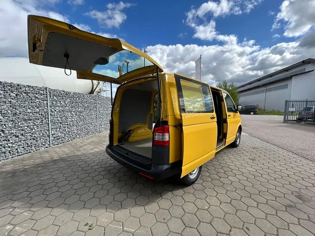 Used VW Transporter 84 HP (61 kW) 2012 Yellow Van