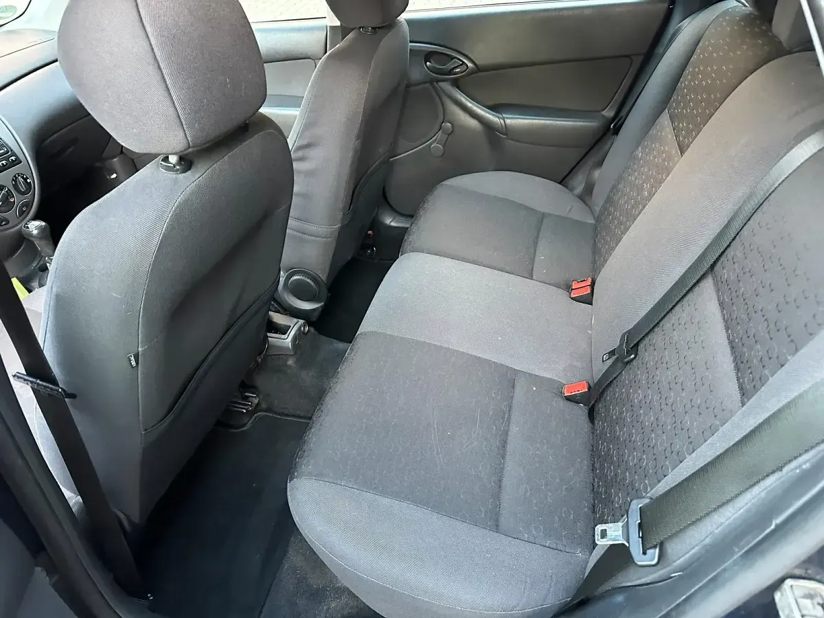 Usata Ford Focus 101 CV (74 kW) 2003 Blu Utilitaria