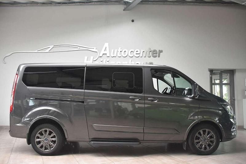 Gebraucht Ford Tourneo Titanium X 185 PS (136 kW) 2022 Silber Van / Kleinbus