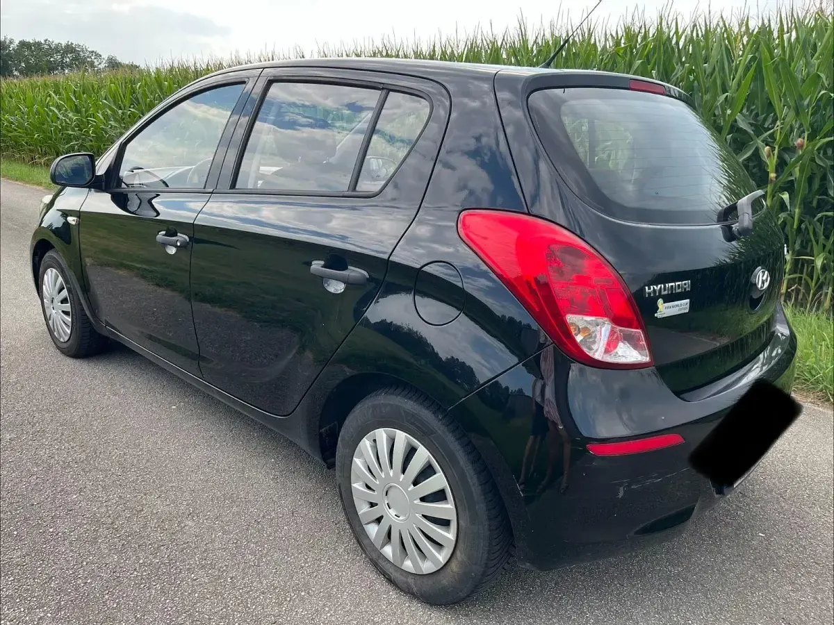Gebraucht Hyundai i20 Edition 86 PS (63 kW) 2014 Schwarz Kleinwagen